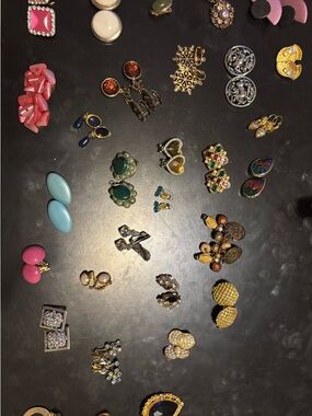 30ct Assorted  vintage Women’s Clip-On Earrings -